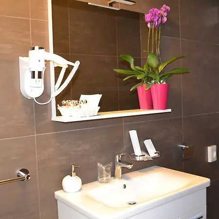 Guest house Avant Garde Luxury Rooms 4*